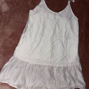 Elegant White Sleeveless Dress